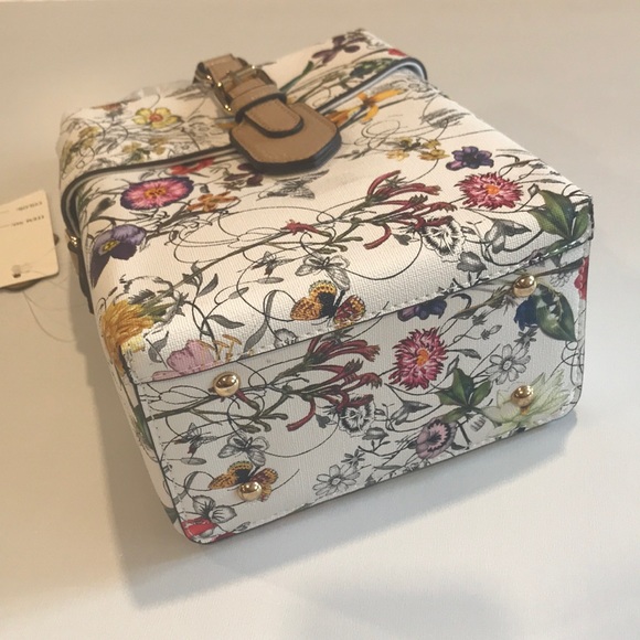 NWT BUTTERFLY & FLORAL WHITE BOX PURSE - Picture 7 of 8